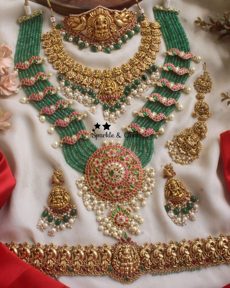 Awesome Kasumala Necklace Set